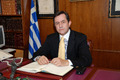Ν. Νικολόπουλος στο γρραφείο του