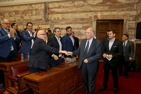 Ένωση Κεντρώων: Το δίλημμα των ευρωεκλογών και οι παρασκηνιακές κινήσεις