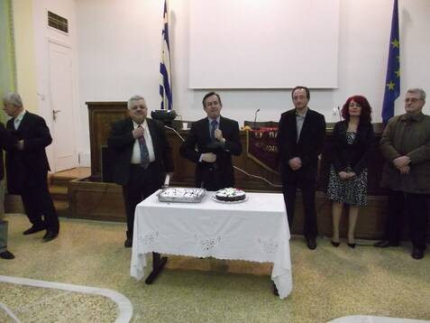 ΕΚΔΗΛΩΣΗ ΚΟΠΗ ΠΙΤΑΣ ΣΥΛΛΟΓΟΥ ΑΙΤΩΛΟΑΚΑΡΝΑΝΩΝ ΣΤΗΝ ΑΙΘΟΥΣΑ ΤΟΥ ΕΠΙΜΕΛΗΤΗΡΙΟΥ