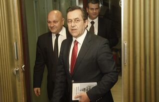 Μήνυση Νικολόπουλου κατά Παπανδρέου για εσχάτη προδοσία