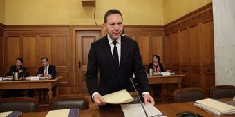Κυνική παραδοχή Στουρνάρα: Τραπέζωνε τους υπόδικους Παπασταύρου και Σακελλαρίου στην ΤτΕ (ΒΙΝΤΕΟ)