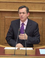 «Στην ηλεκτρική καρέκλα της ΔΕΗ εκατομμύρια μικρομεσαία νοικοκυριά»