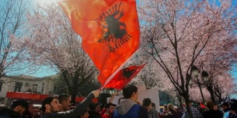 "Η Αλβανία «διεκδικεί» την Ηπειρο και όμως ο Κοτζιάς σιωπά" καταγγέλλει Αχαιός βουλευτής (video)