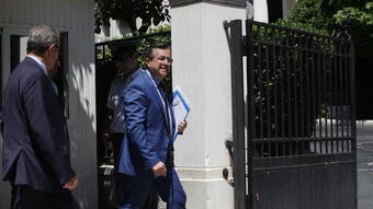 Νικολόπουλος στο Μαξίμου μαζί με το «ναι» για τον εκλογικό νόμο