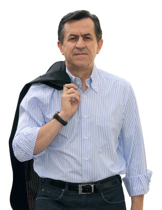 «Μετά από μια νέα σύσκεψη με τον  κ. Πάγκαλο για το θαλάσσιο μέτωπο, η αλήθεια είναι πως προσωπικά  τουλάχιστον, εξακολουθώ να αισθάνομαι πολύ μπερδεμένος και φυσικά, δεν  μπορώ να συμμεριστώ την ικανοποίηση που διατυπώνουν κάποιοι, καθώς ούτε επίσημη ημερομηνία παραχώρησης του θαλασσίου μετώπου στην πόλη της Πάτρας αντελήφθην, ούτε την διάθεση της κυβέρνησης να ενισχύσει οικονομικά και τεχνοκρατικά την προσπάθεια ανάπλασης του θαλασσίου μετώπου, βρήκα σε κάποια από τις επίσημες ανακοινώσεις που εκδόθηκαν».  