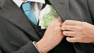 Εισαγγελική πρόταση για παραπομπή σε βαθμό κακουργήματος 61 πρoσώπων που έδωσαν τραπεζικά δάνεια 322,5 εκατ. ευρώ σε ΝΔ και ΠΑΣΟΚ
