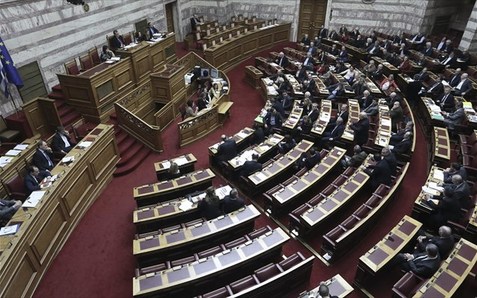 Ψηφίστηκαν οι τροπολογίες για τις τηλεοπτικές άδειες και την Επιτροπή Ανταγωνισμού | «Ναι» και από τον Ν. Νικολόπουλο