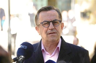 Νίκος Νικολόπουλος: Προτιμώ ένα φιλί στη σημαία μας!