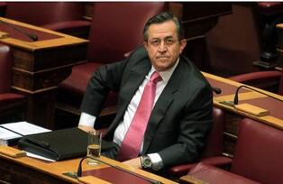 O Νικολόπουλος υπέβαλε μήνυση κατά του Γ. Παπανδρέου για εσχάτη προδοσία