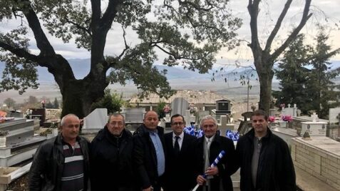 ΑΧΑΪΑ: Ο βουλευτής Ν.Νικολόπουλος εμποδίστηκε στο μνημόσυνο Κατσίφα – «Μου συμπεριφέρονταν σαν να είχαν απέναντί τους έναν εγκληματία»!
