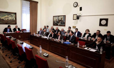 Ερρίκος Ντυνάν: Με ξεχωριστά πορίσματα τα κόμματα της αντιπολίτευσης
