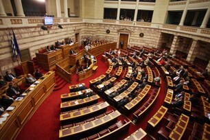 Με... "βέλη" συζητήθηκε τη Βουλή ο προϋπολογισμός του 2015