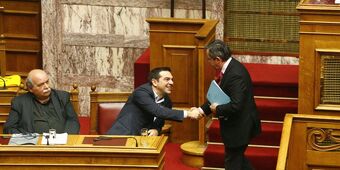 «Χτίζοντας» τους 200 για τον εκλογικό νόμο – Συνάντηση Τσίπρα με Νικολόπουλο