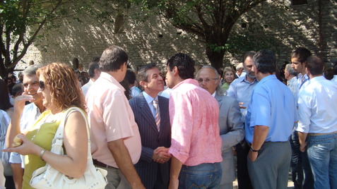Η απομάκρυνση από τα πολιτικά αδιέξοδα