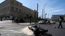 Ατύχημα έξω από τη  Βουλή 
