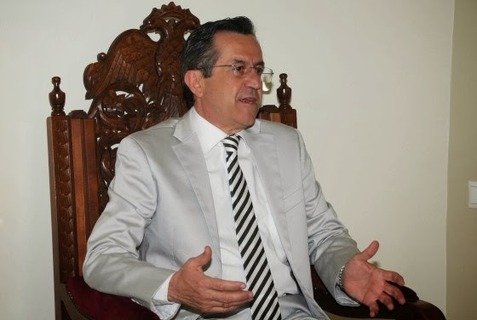Ο Νίκος ο Νικολόπουλος ρωτάει τον Δένδια αν δολοφόνησαν τον Χριστόδουλο όπως τον Αραφάτ