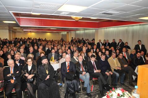 ΤΟΝΙΣΕ Ο Ν. ΝΙΚΟΛΟΠΟΥΛΟΣ ΣΤΗ ΚΟΠΗ ΤΗΣ ΠΡΩΤΟΧΡΟΝΙΑΤΙΚΗΣ ΠΙΤΑΣ ΤΟΥ ΠΟΛΙΤΙΚΟΥ ΤΟΥ ΓΡΑΦΕΙΟΥ ΣΤΗΝ ΠΑΤΡΑ     «Κρατάω μια νέα μεγάλη ευθύνη και τη δική σας υπόσχεση ότι θα μπείτε στην πρώτη γραμμή της μάχης για την Ελλάδα»   