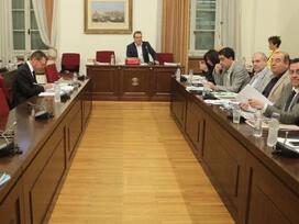 Άγρια κόντρα Στουρνάρα – Νικολόπουλου στη Βουλή (Βίντεο)