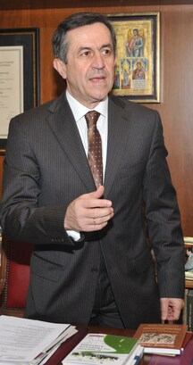 «Βαβέλ» στην Κυβέρνηση ακόμα και για την αγορά του σκάνερ για τους λαθρομετανάστες