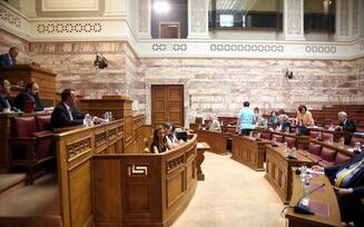 Αντιπαράθεση Ν.Δ. - ΣΥΡΙΖΑ με φόντο την οικονομία