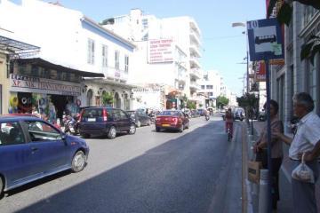 «Να πληρώσουν εκείνοι που ευθύνονται για τις ζημιές στο οδόστρωμα της Αγίου Ανδρέου!»