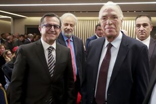 Επίσκεψη «φλερτ» ή φιλικής κουβεντούλας Νικολόπουλου στα γραφεία της Ένωσης Κεντρώων;
