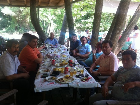 Κάποιους τους κυνηγάνες με τις...πέτρες...