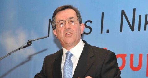 Μετά τα «καρφώματα» στην Εξεταστική για την Υγεία ...συνέχισε στην παραλία!