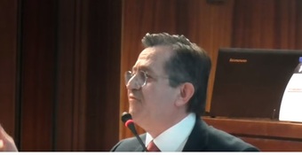 Νίκος Νικολόπουλος: ΔΕΝ ΠΑΩ ΓΙΑ ΠΡΟΕΔΡΟΣ... ΜΑΚΑΡΙ ΝΑ ΝΑΙ ΓΥΝΑΙΚΑ