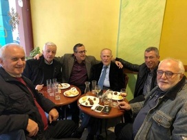 Ευχές, ειδήσεις και παραπολιτικά