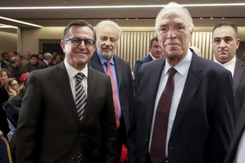Επίσκεψη «φλερτ» ή φιλικής κουβεντούλας Νικολόπουλου στα γραφεία της Ένωσης Κεντρώων;