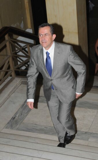 ΟΙ ΙΔΙΟΙ ΠΟΥ ΕΡΙΞΑΝ ΜΗΤΣΟΤΑΚΗ-ΚΑΡΑΜΑΝΛΗ ΕΠΙΧΕΙΡΟΥΝ ΚΑΙ ΠΑΛΙ… ΜΙΑ ΤΟΥ ΚΛΕΦΤΗ, ΔΥΟ ΤΟΥ ΚΛΕΦΤΗ, ΤΡΕΙΣ ΚΑΙ Η «ΚΑΚΗ» ΤΟΥ ΜΕΡΑ…