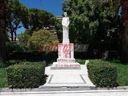 Οι ορδές των βανδάλων ή των βαρβάρων στην πλατεία Όλγας με την Ανοχή  και Ενοχή της Δημοτικής Αρχής Πελετίδη;