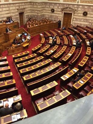 Συζήτηση για τον προϋπολογισμό σε άδεια έδρανα