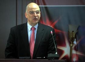 Δένδιας: Ανεπίτρεπτη η διαρροή στοιχείων για κλοπή χρημάτων