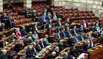 "Γαλάζιες" σκέψεις για πρόταση μομφής στον Βούτση;