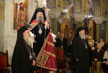 ΔΕΙΤΕ ΦΩΤΟ από την κοπή της βασιλόπιτας της Μητροπόλεως Πατρών στο ναό Αγίου Ανδρέου