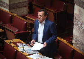 [Παρασκήνιο]: Να «σφίξει τα λουριά» στους… τζαμπατζήδες καναλάρχες ζητά από τον Παππά ο Νικολόπουλος