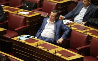 Νικολόπουλος: Μας λέγατε ψέματα με τόσο χυδαίο τρόπο; Οργή του βουλευτή των ΑΝ.ΕΛ. για τους πλειστηριασμούς