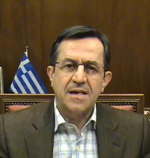 Δεν θα εκπλαγώ αν το επόμενο βήμα, είναι να βάλουμε και...σκιάχτρα πίσω από τα συρματοπλέγματα... 
