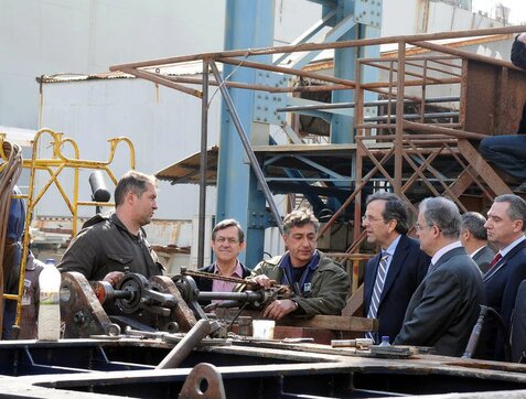 ΕΡΩΤΗΣΗ Ν. ΝΙΚΟΛΟΠΟΥΛΟΥ ΓΙΑ ΤΑ ΝΑΥΠΗΓΕΙΑ ΣΚΑΡΑΜΑΓΚΑ  «Ο συντονιστής είναι τζάμπα, η ομάδα του όμως κοστίζει 70.000 ευρώ!»