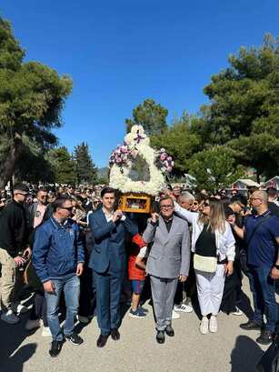 Ο Νικολόπουλος για πρώτη φορά μετέφερε τον Επιτάφιο – Με περίσσιο καμάρι αυτή τη φορά! Δείτε γιατί