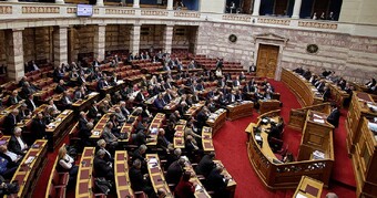 Σύγκρουση εφ όλης της ύλης στη Βουλή για διαπλοκή και διαπραγμάτευση