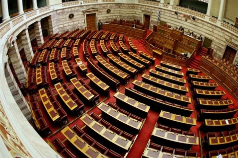 Σε υψηλούς τόνους η συζήτηση στη Βουλή για τον Προϋπολογισμό του 2015