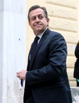 ΚΑΙ ΞΑΦΝΙΚΑ (;) Ο ΘΕΣΜΙΚΟΣ ΚΑΙ ΣΟΒΑΡΟΣ ΠΑΝΙΚΟΒΛΗΤΟΣ ΞΑΝΑ-ΑΛΛΑΖΕΙ ΤΟΝ ΕΚΛΟΓΙΚΟ ΝΟΜΟ ΓΙΑ ΝΑ ΕΧΕΙ ΤΗ ΚΟΥΤΑΛΑ