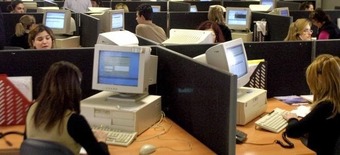 Βόμβα Στουρνάρα: Να πληρώνονται οι δημόσιοι υπάλληλοι αναλογικά με το πόσο δουλεύουν  