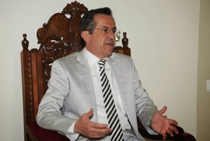 Ο Νίκος ο Νικολόπουλος ρωτάει τον Δένδια αν δολοφόνησαν τον Χριστόδουλο όπως τον Αραφάτ