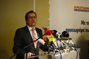 Ο Νικολόπουλος “ξαναχτυπά” - “Βέλη” κατά Στουρνάρα και Τσίπρα