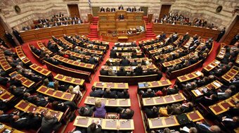 Στην σκιά των τροϊκανών e-mails η συζήτηση του προϋπολογισμού