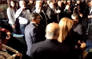 «Το πρωί… ανεξάρτητος, το βράδυ με το ΚΙΝΑΛ»!